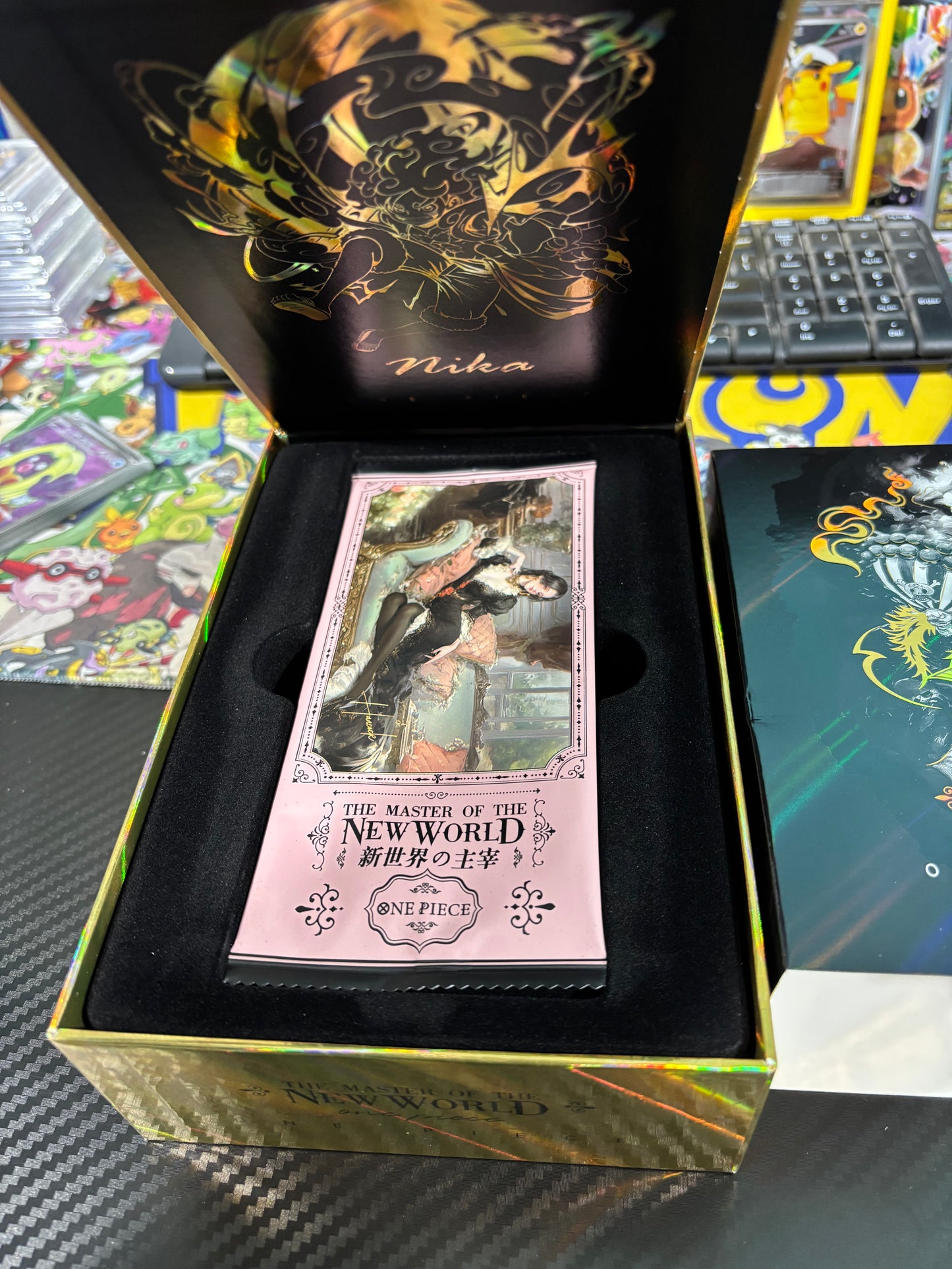 One Piece Booster Box - The Masters Of The New World (13 Packs + 2 Special Packs)